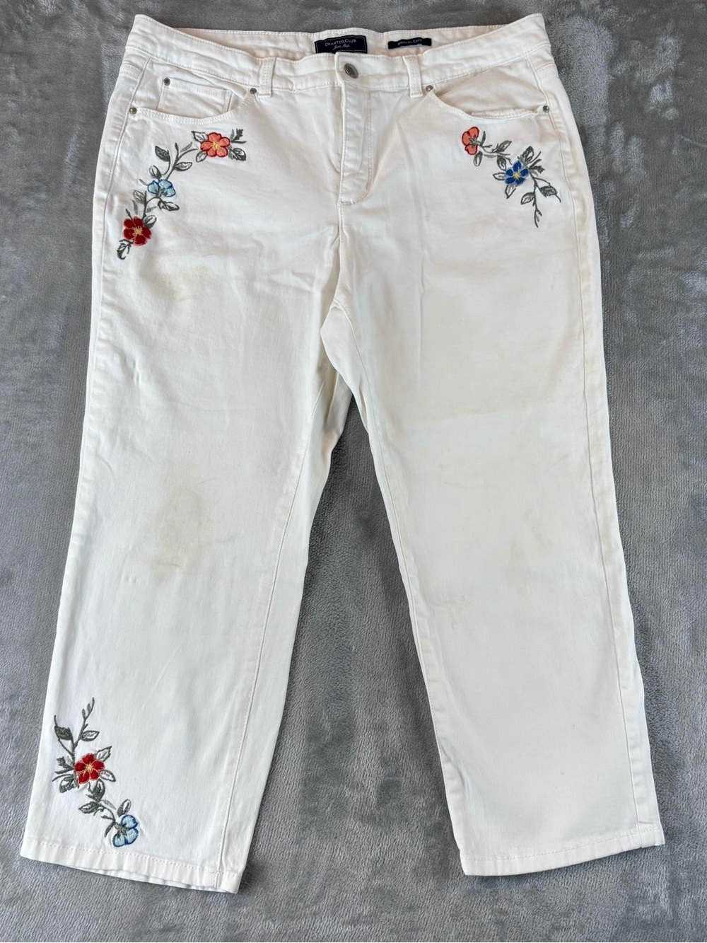 White Floral Embroidered Bristol Capris w/Fringe Hem Wmn’s 12
